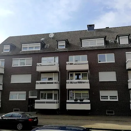 2-zimmer Mit Balkon In Apartment *
