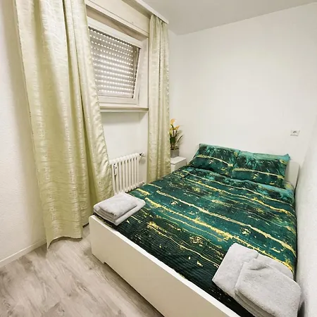 Apartment 2-zimmer Mit Balkon In *